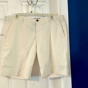 Men’s Saks Fifth Avenue Off White/Candlelight Color Polyester Blend Shorts Sz 40